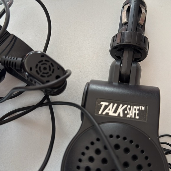 Talk safe portable cellphone speaker and headphone earbud car with no CarPlay - Picture 9 of 10